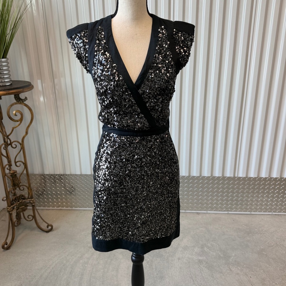 French Connection Sequin Mini Dress Womens Size 2 Black EUC Cocktail Wrap V-Neck